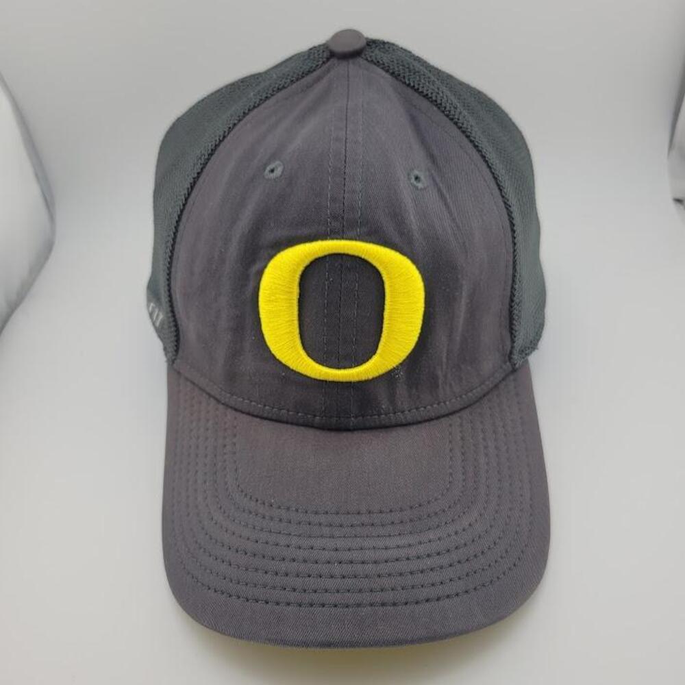 Oregon Ducks Hat Cap Fitted Mens Gray Yellow NCAA Football Dri-FIT Legacy91 Nike